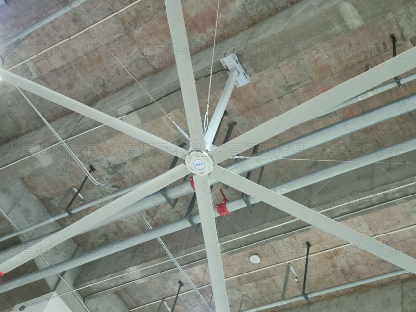 工業(yè)大風(fēng)扇在人體降溫和環(huán)境空氣流通的優(yōu)勢(shì)