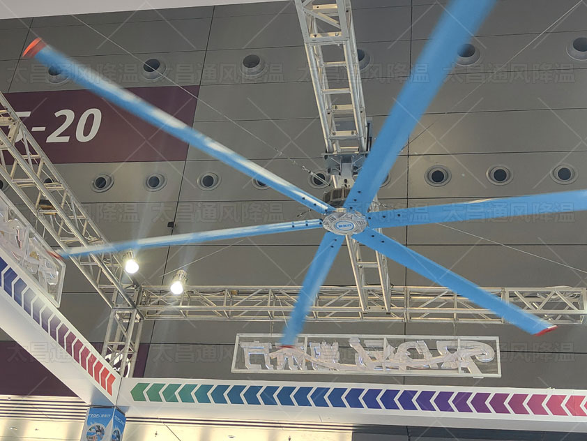 高大車間通風(fēng)降溫選什么設(shè)備好？工業(yè)大風(fēng)扇怎么樣