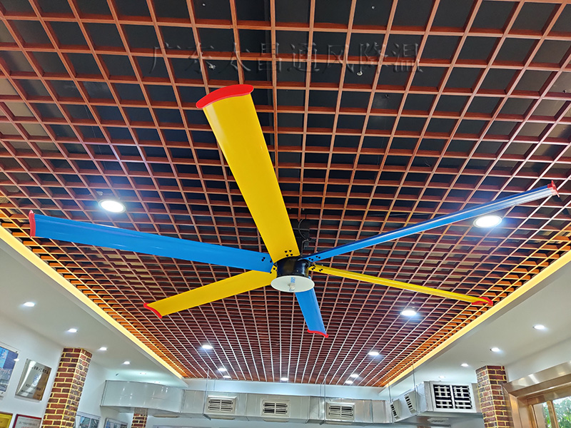 有了這臺工業(yè)大風(fēng)扇，空調(diào)費都省了！