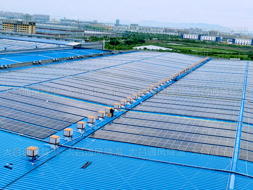 各大廠房通風(fēng)降溫都配置節(jié)能環(huán)?？照{(diào)，降溫效果沒(méi)話說(shuō)