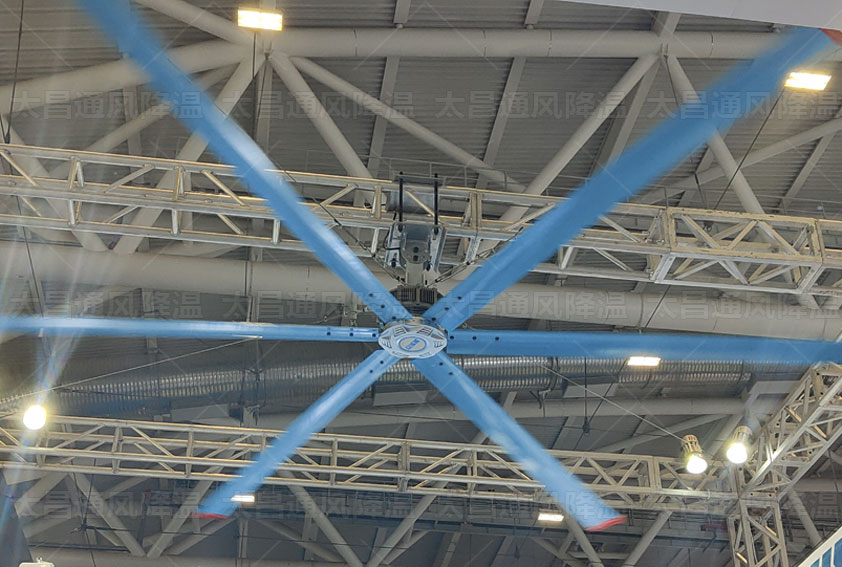 工業(yè)大風(fēng)扇在高溫悶熱環(huán)境下的優(yōu)勢